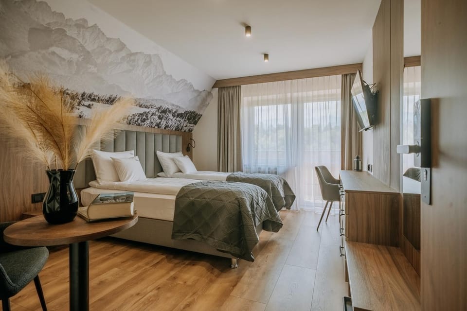 Bed, TV and multimedia, Photo of the whole room
