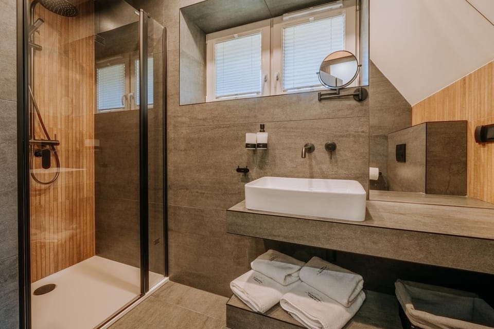 Shower, Bathroom, towels