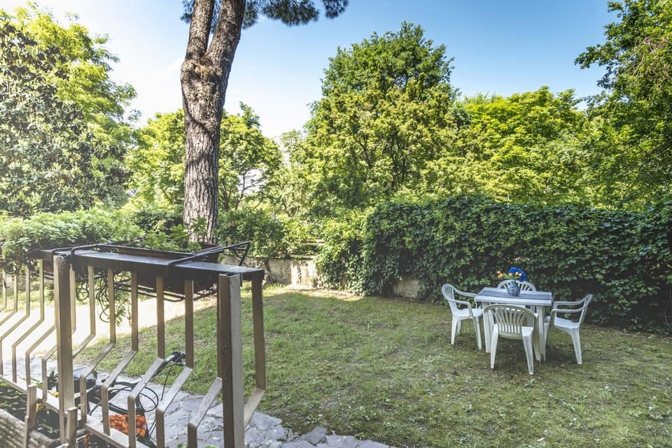 Patio, Spring, Day, Natural landscape, Garden, Dining area, Garden view