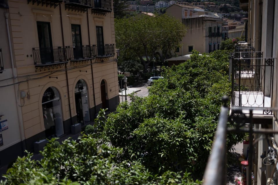View (from property/room), Balcony/Terrace, City view