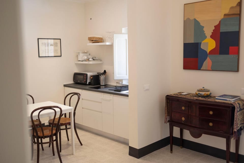 Coffee/tea facilities, Kitchen or kitchenette, Dining area