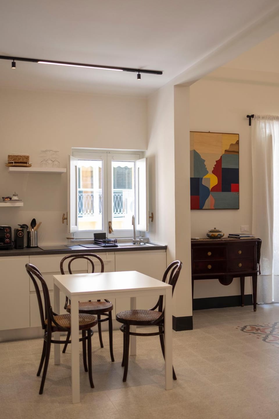 Kitchen or kitchenette, Living room, Seating area, Dining area, minibar