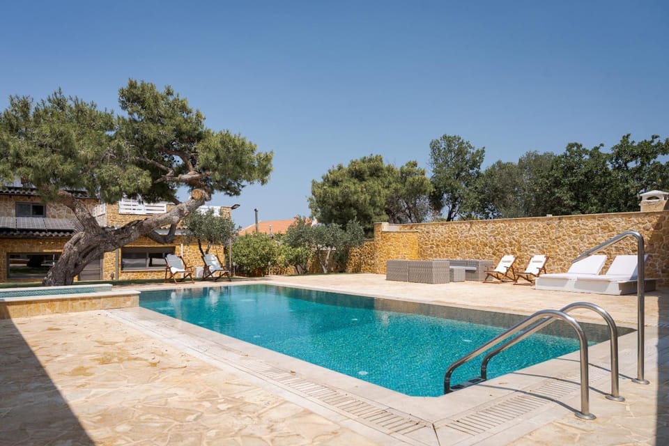 Day, Pool view, Swimming pool, sunbed