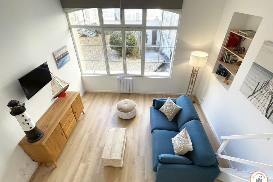 Communal lounge/ TV room, Living room