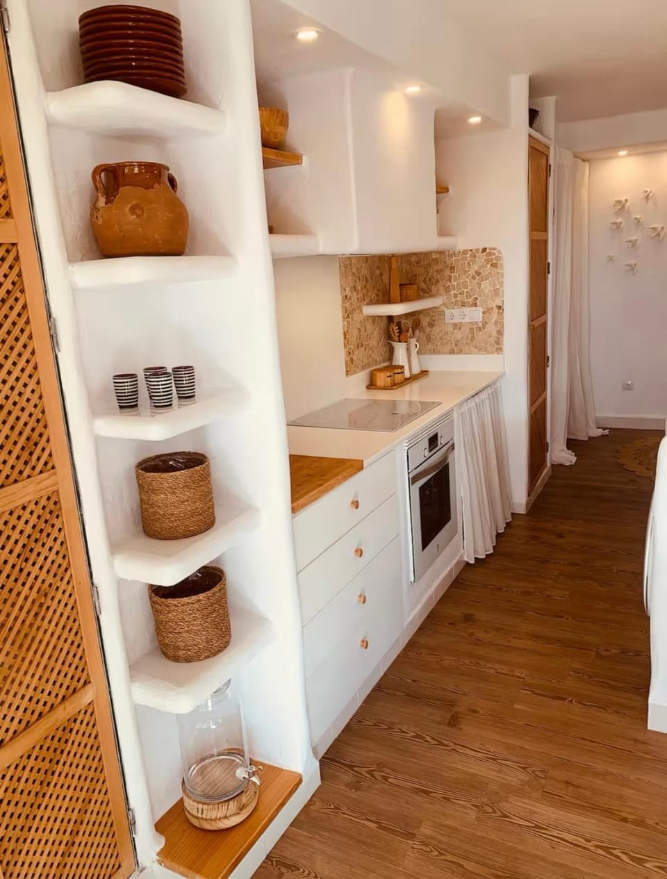 Kitchen or kitchenette, oven, stove