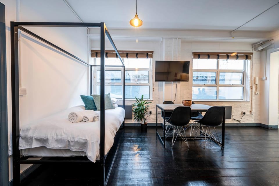 Stylish One Bedroom Warehouse Apartment Ground Floor Apartment in London Borough of Southwark