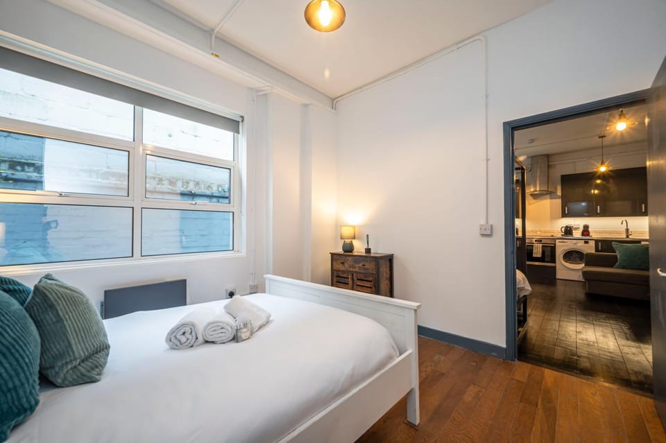 Stylish One Bedroom Warehouse Apartment Ground Floor Apartment in London Borough of Southwark