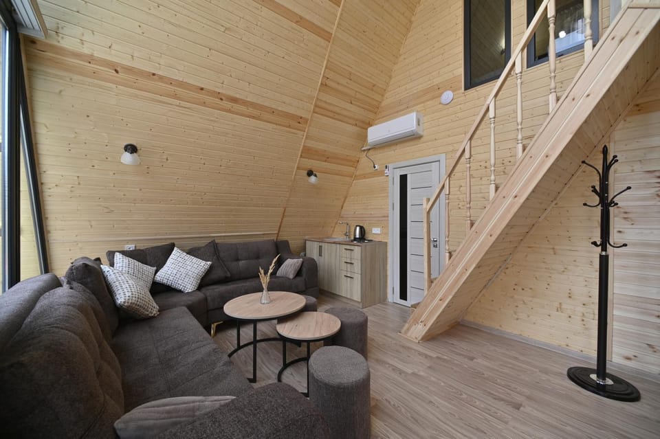 TV and multimedia, Kitchen or kitchenette, Living room, Seating area