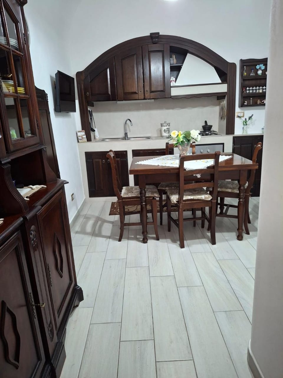 Kitchen or kitchenette, Dining area, minibar, pet friendly, stove