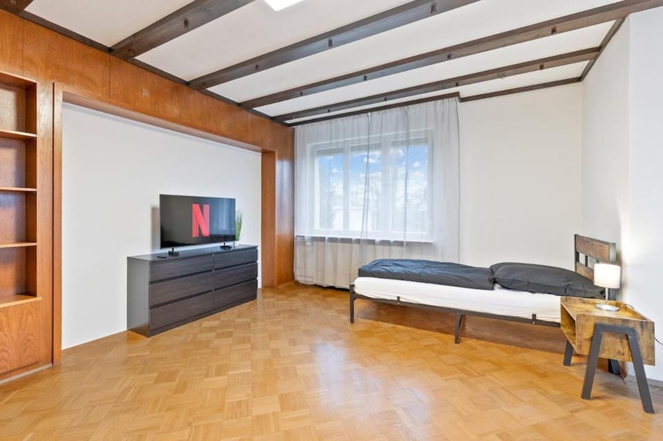 Bed, TV and multimedia, Photo of the whole room, Evening entertainment, Bedroom