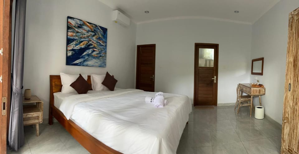 Bed, Living room, Photo of the whole room, Seating area, Bedroom, wardrobe