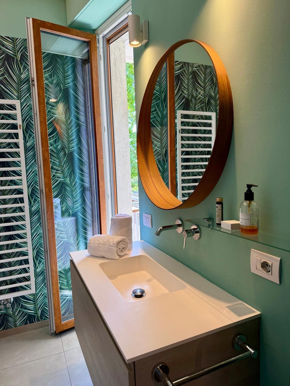 Bathroom, towels