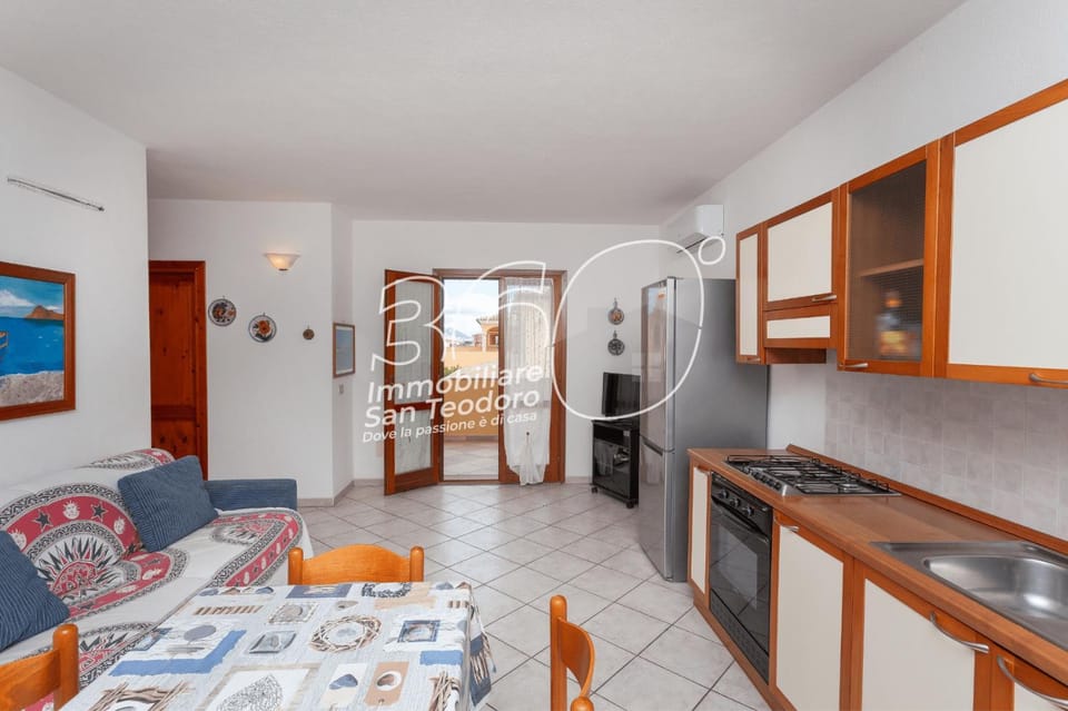 TV and multimedia, Kitchen or kitchenette, Living room, Photo of the whole room, Seating area, Dining area, oven