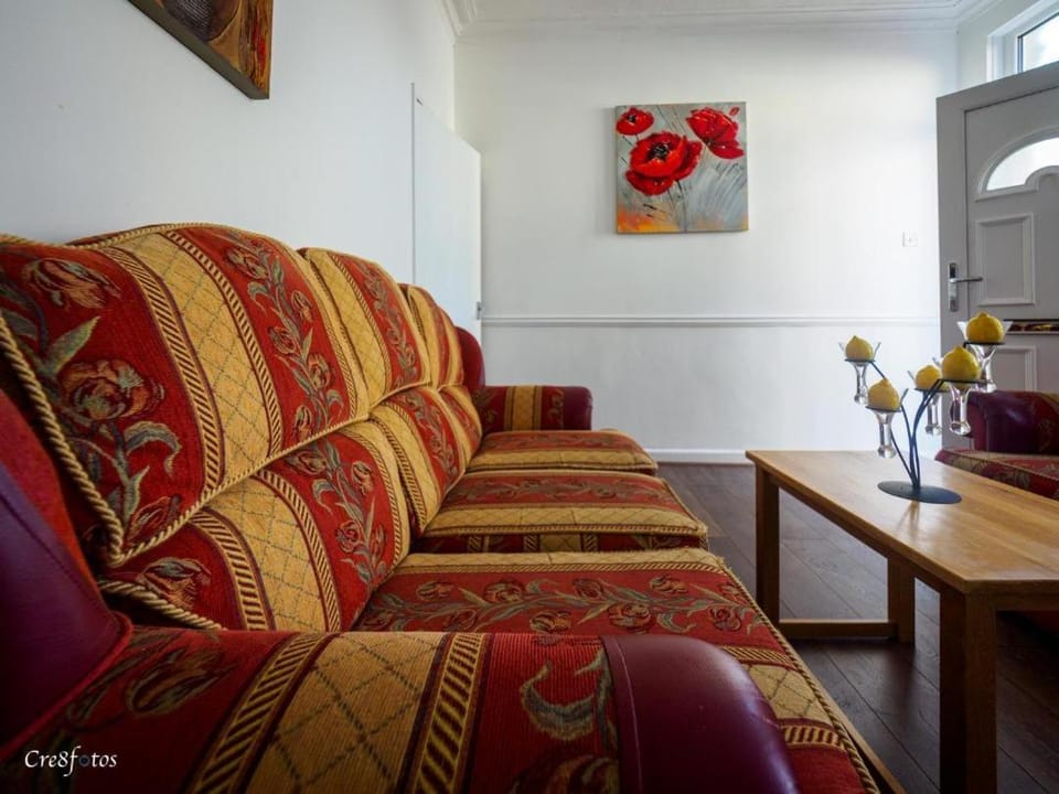 12 Cornwallis Lodge Family Room 1 Bed and Breakfast in Stoke-on-Trent