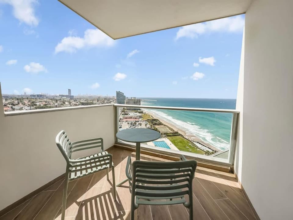 The Sharon Crown Suite Apartment in Herzliya