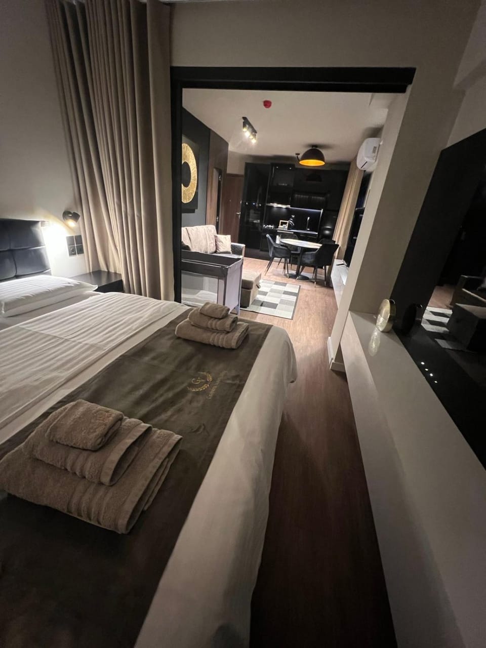 TV and multimedia, Living room, Photo of the whole room, Bedroom