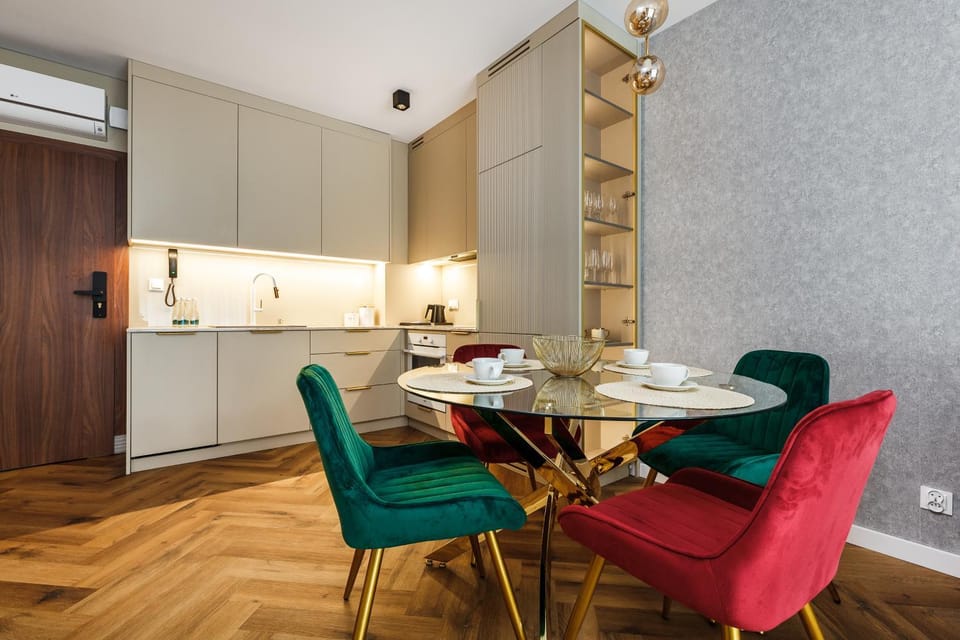Kitchen or kitchenette, Living room, Seating area, Dining area