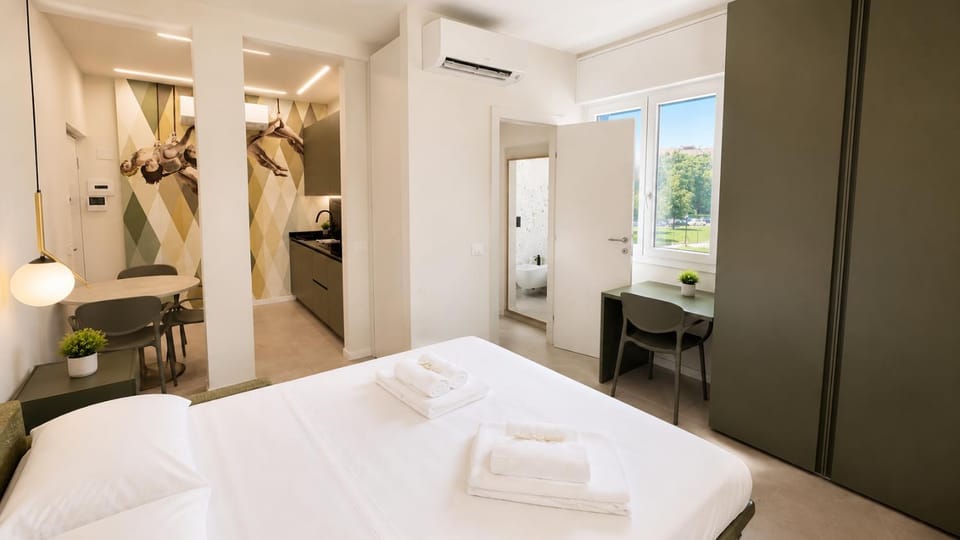 Bed, Seating area