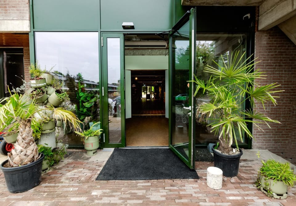 Facade/entrance