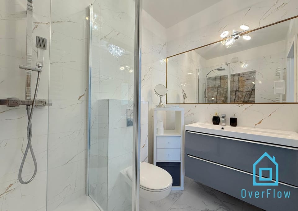 Bloom Apartment with Sauna & Gym, 5 Min to Baltic Sea & Polsat Plus Arena Apartment in Gdansk