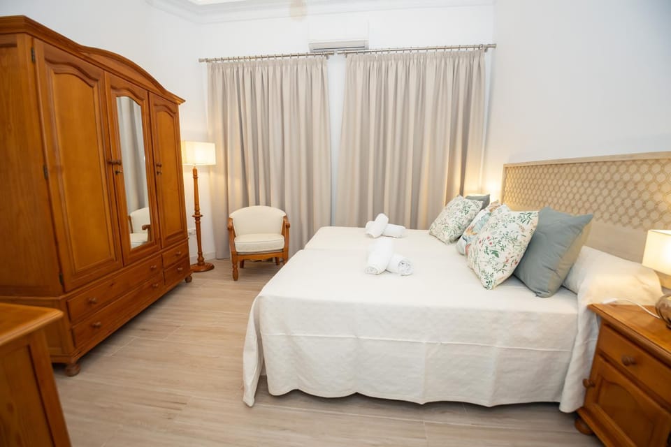 Bed, Photo of the whole room, Bedroom, towels, wardrobe