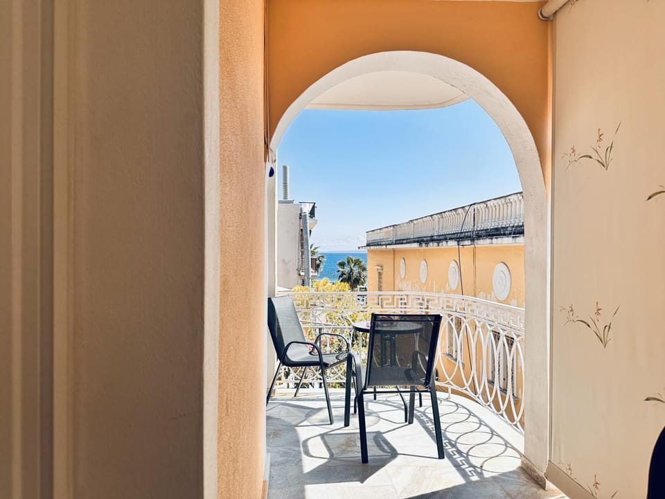 Patio, Day, Natural landscape, View (from property/room), Balcony/Terrace, Dining area, Sea view