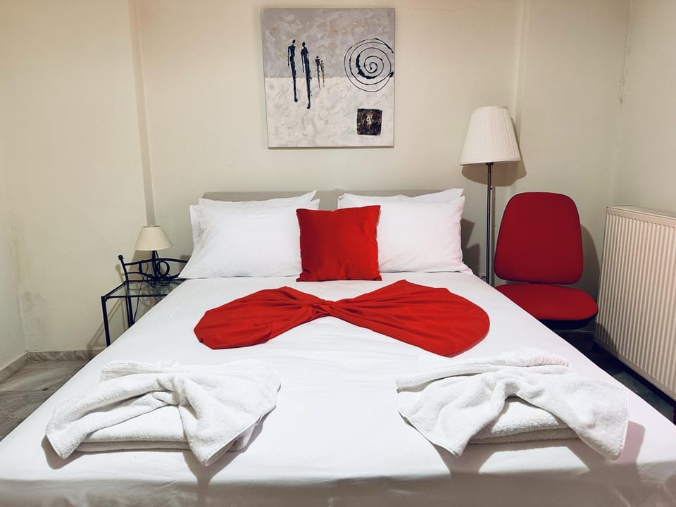 Bed, Photo of the whole room, Bedroom, towels