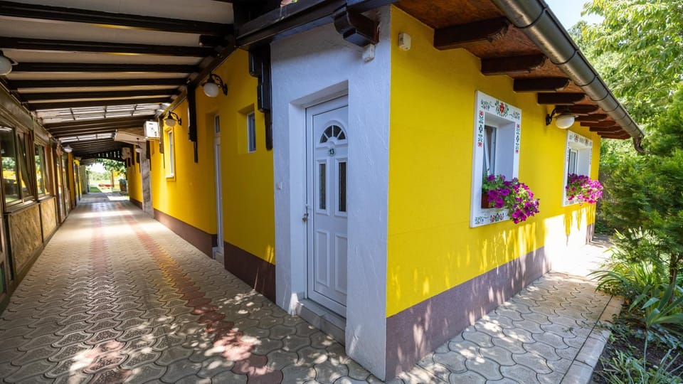 Property building, Neighbourhood