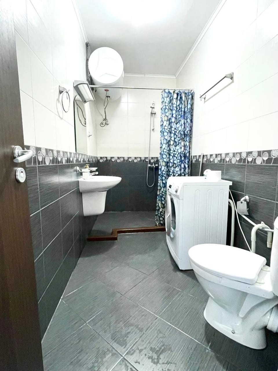 Shower, Toilet, Bathroom, towels