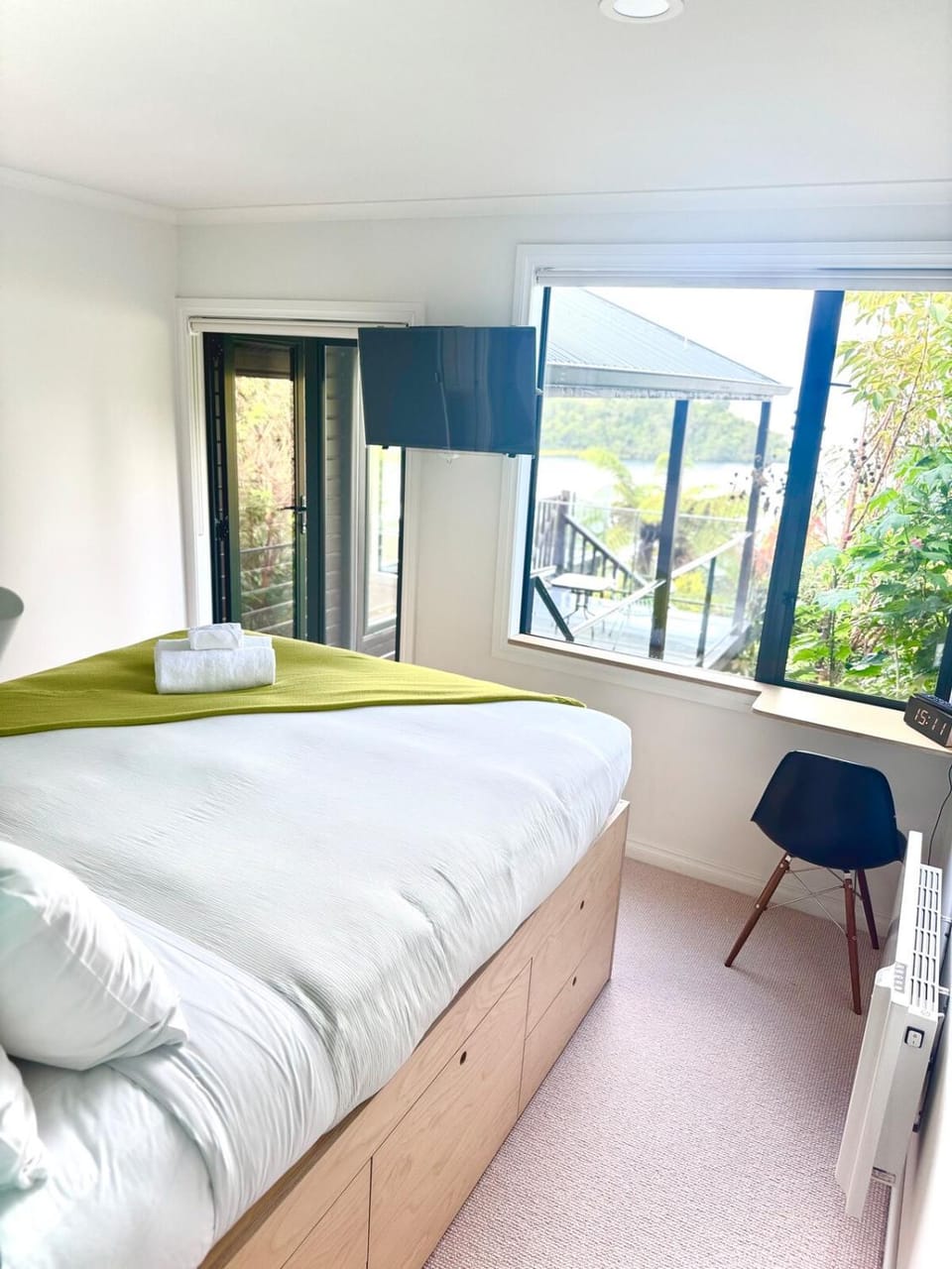 Lake Edge Retreat, Tarawera House in Rotorua