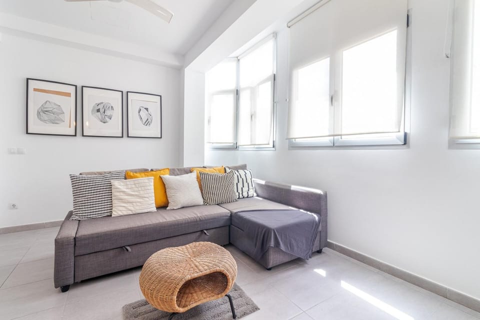 Breezy Bright Urban Oasis Apartment in Las Palmas de Gran Canaria