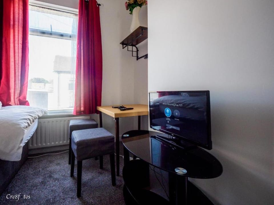 12 Cornwallis Lodge Family Room 2 Bed and Breakfast in Stoke-on-Trent
