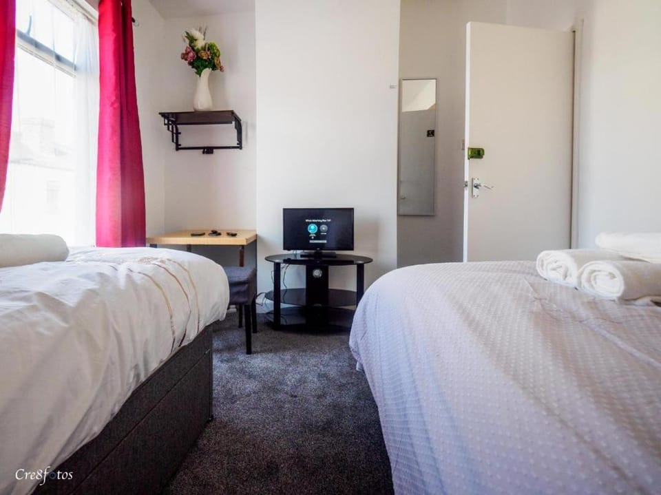 12 Cornwallis Lodge Family Room 2 Bed and Breakfast in Stoke-on-Trent