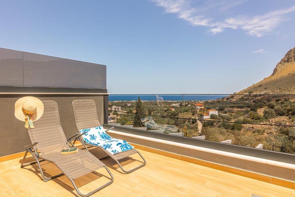 Mountain view, Sea view