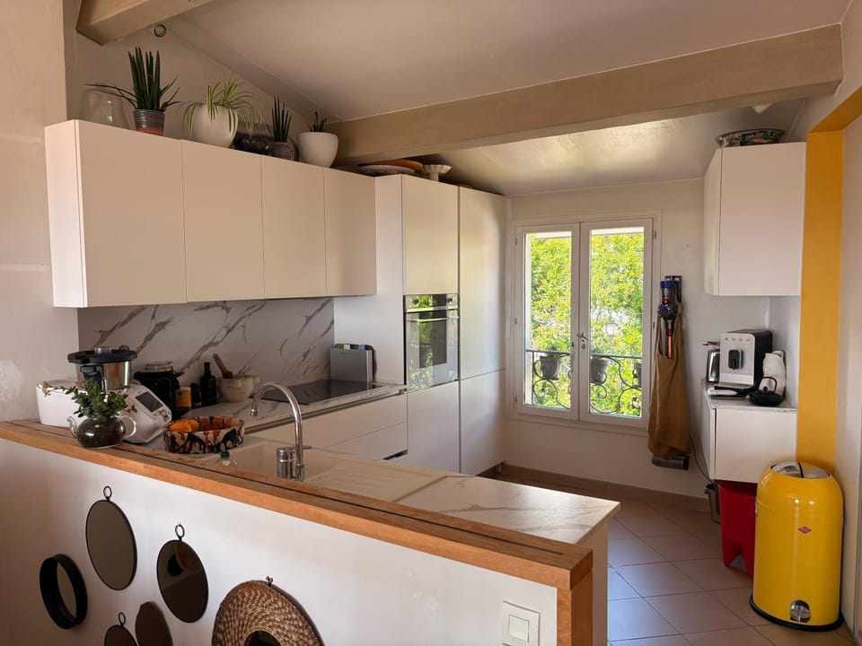 Coffee/tea facilities, Kitchen or kitchenette, dishwasher, oven, stove, toaster