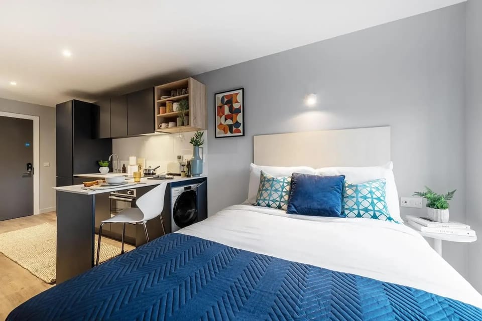Photo of the whole room, Bedroom