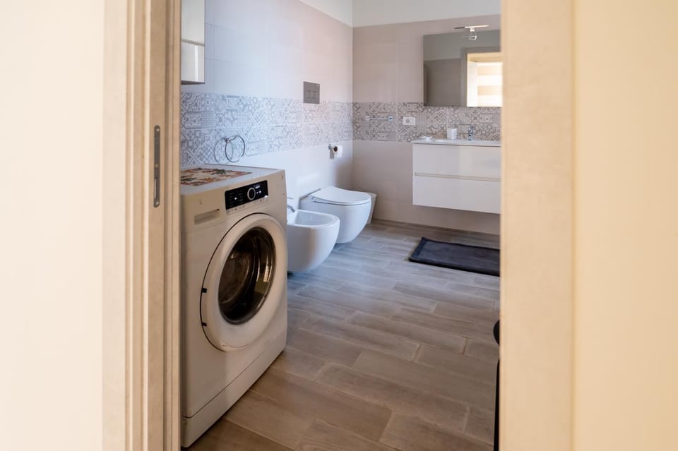 Toilet, Bathroom, towels, washing machine