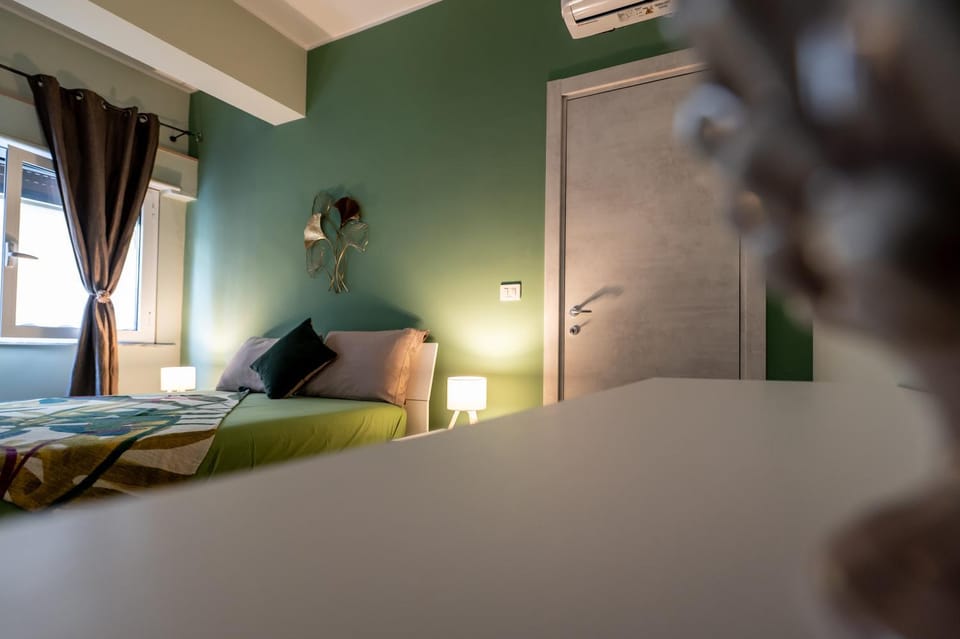 Bedroom, air conditioner