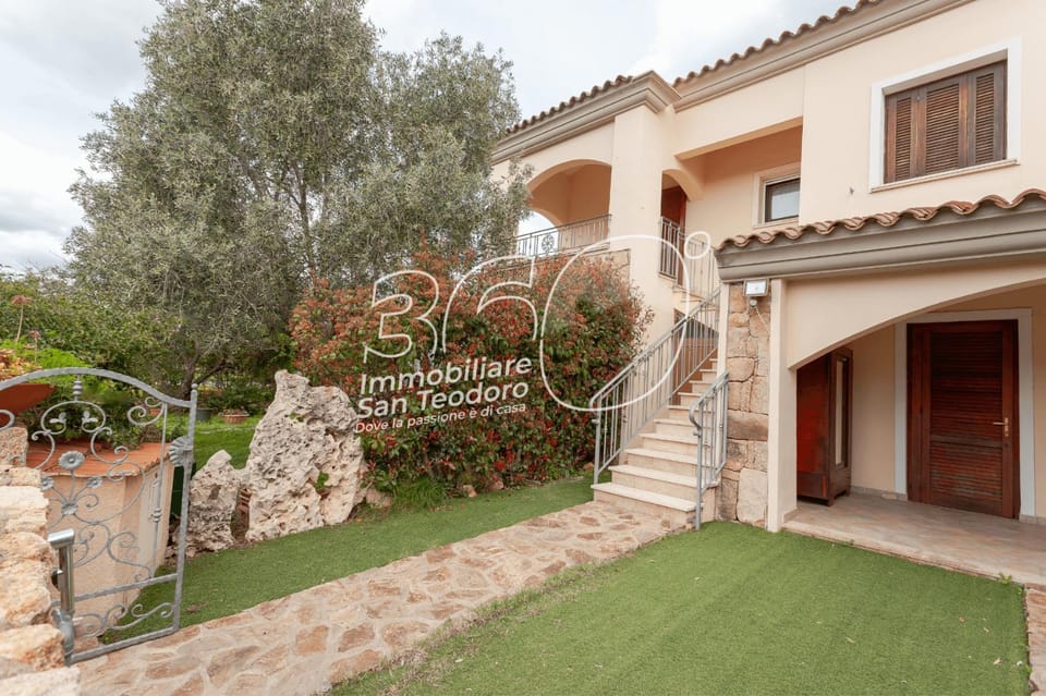 Property building, Day, Garden, Garden view