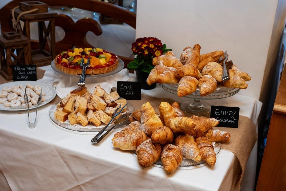 Food and drinks, Continental breakfast, Buffet breakfast