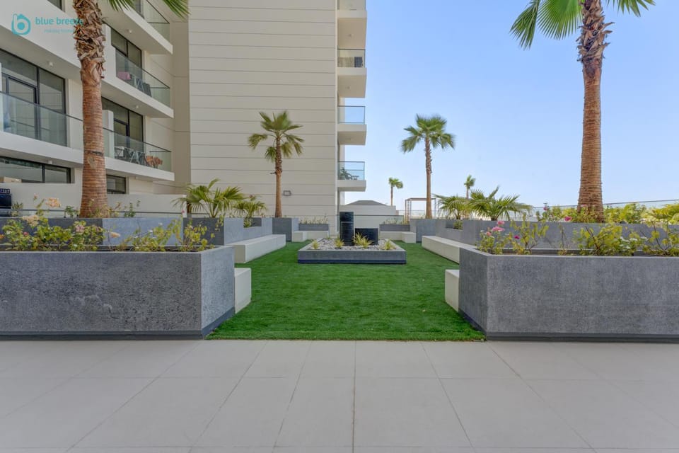 Property building, Day, Garden, Garden view