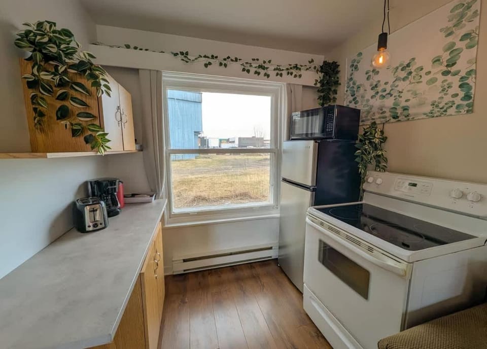 Studio 5 - 2 min du Bord de l'eau, Foyer and Barbecue Apartment in Maine