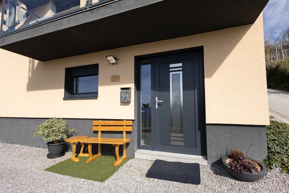 Property building, Facade/entrance, Day