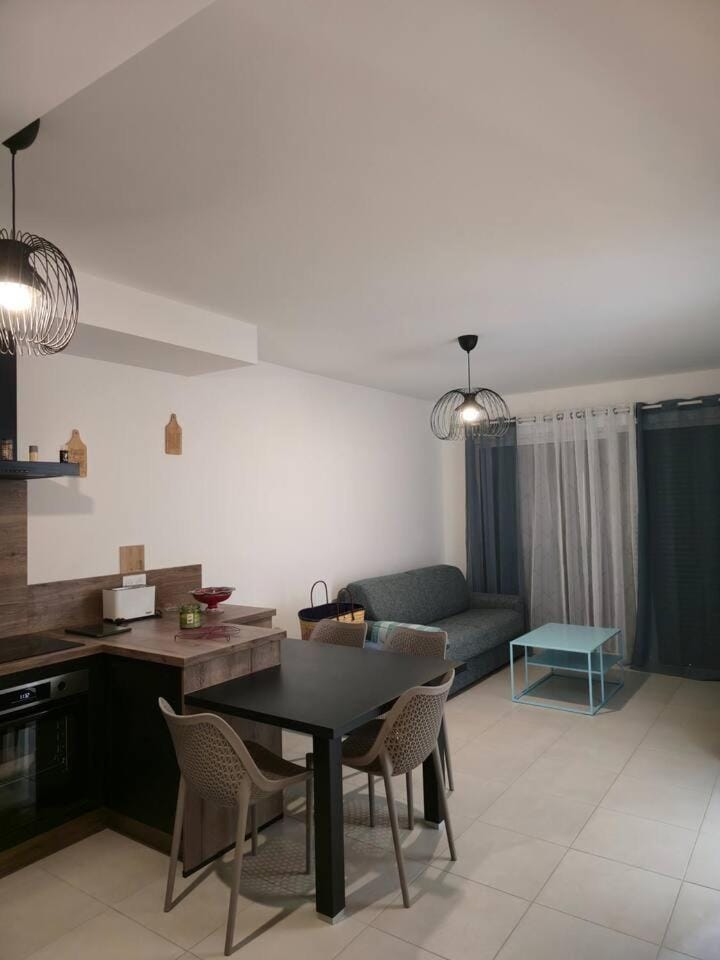 Living room, Seating area, Dining area