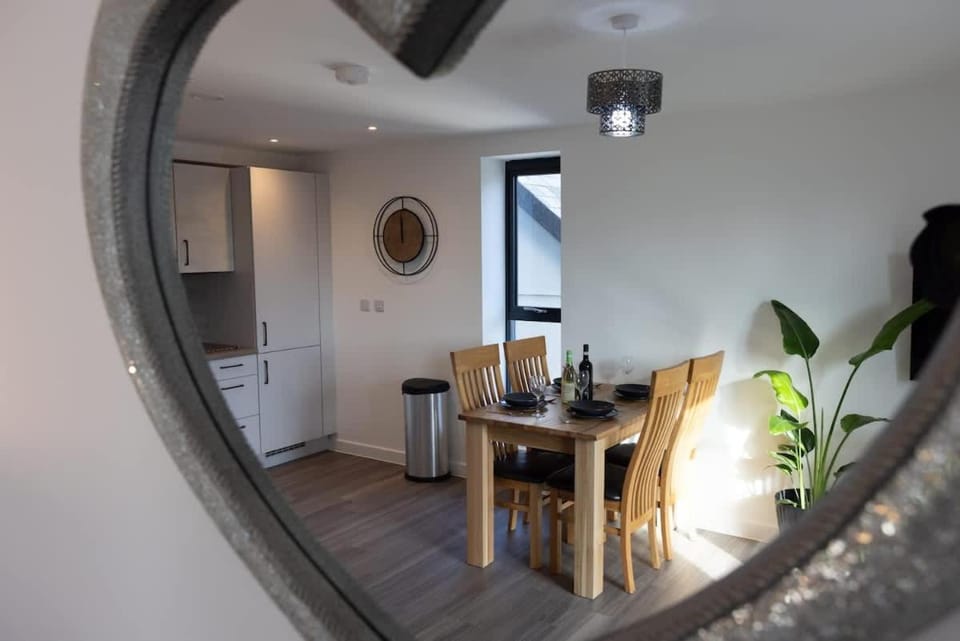 Modern 1BR with Sofa Bed Stay Apartment in Exmouth