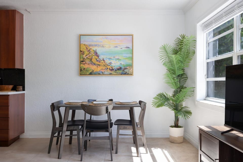 10 min to Las Olas and Beach WD 2 Bed House in Fort Lauderdale