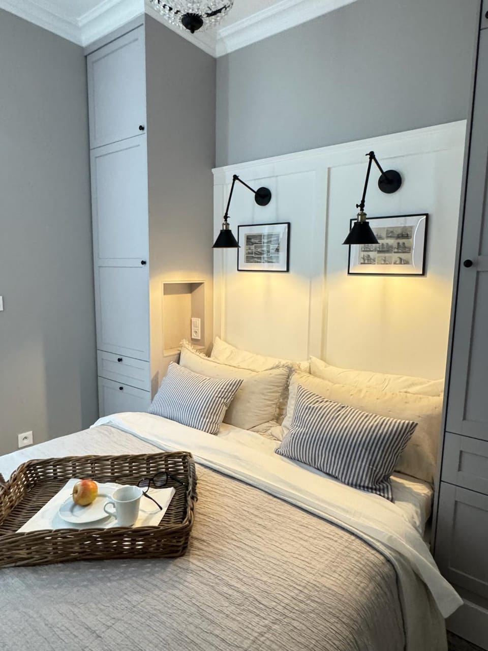 Bed, Decorative detail, Bedroom, wardrobe