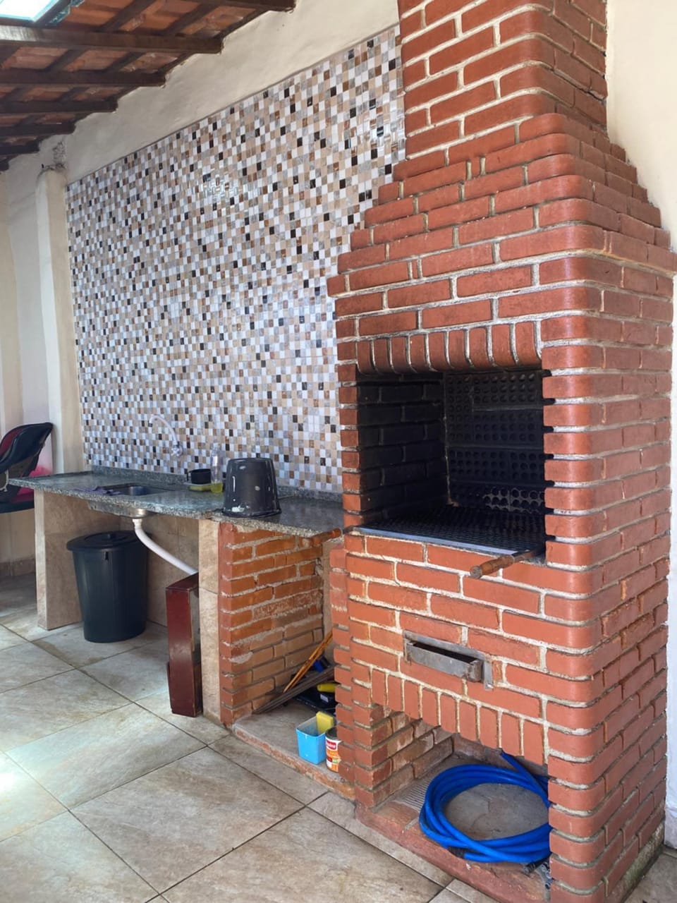 Casa pé na areia 50 metros do mar próximo a Plataforma de Pesca e Feirinha de Artesanato ótimo lugar para relaxar com a família House in Itanhaém