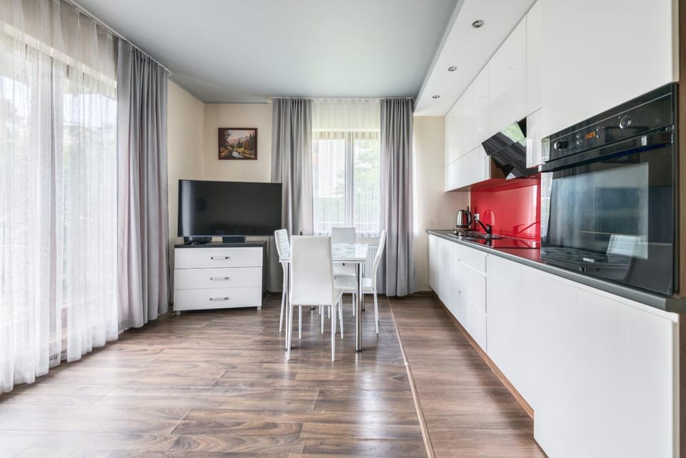 TV and multimedia, Kitchen or kitchenette, Living room, Dining area