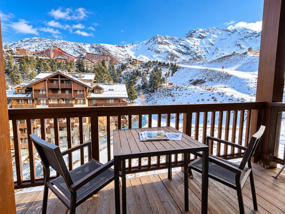 Patio, Day, Natural landscape, Winter, View (from property/room), Balcony/Terrace, Mountain view
